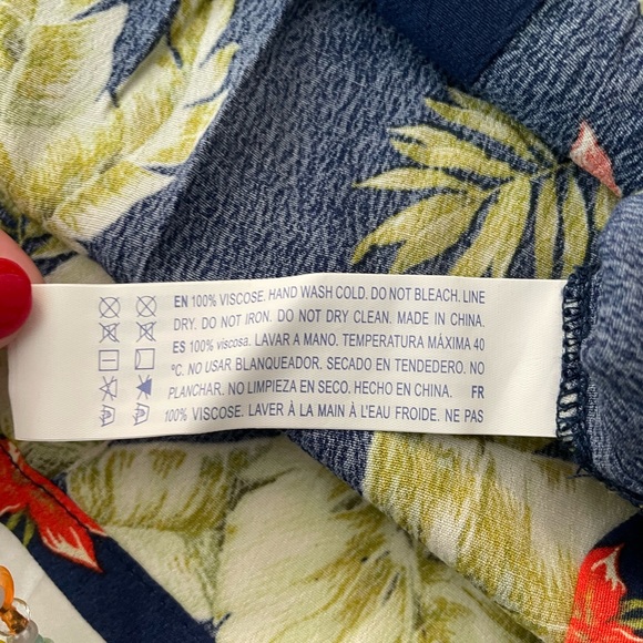 EUC Forever 21 Blue Button Down Hawaiian Shirt Crop Top - Picture 4 of 5